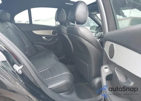 2019 Mercedes-Benz C 300 z USA, uszkodzony, nr VIN 55SWF8DB0KU307061